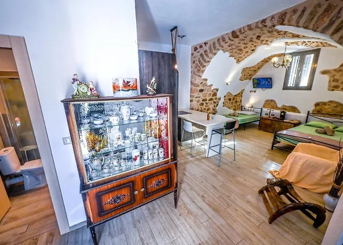Καμάρα Χωριό Φοινίκι , Kamara Finiki Village